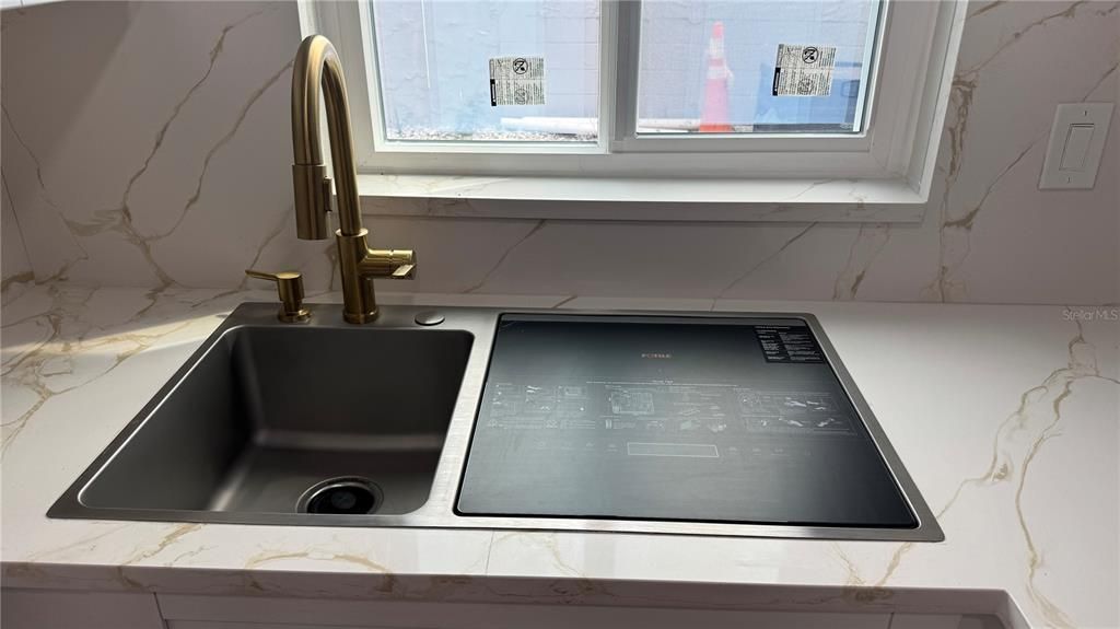 В аренду: $2,300 (1 спален, 1 ванн, 700 Квадратных фут)