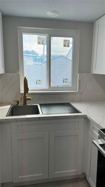 В аренду: $2,300 (1 спален, 1 ванн, 700 Квадратных фут)