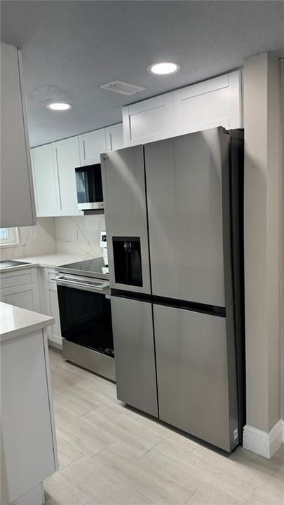 В аренду: $2,300 (1 спален, 1 ванн, 700 Квадратных фут)