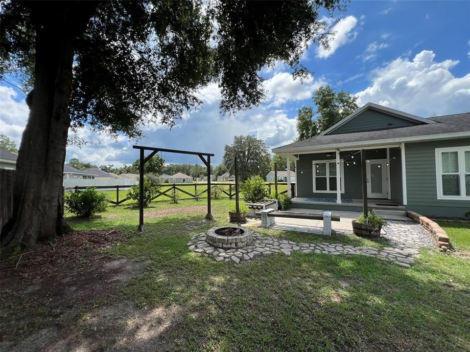 For Sale: $280,000 (3 beds, 2 baths, 1330 Square Feet)