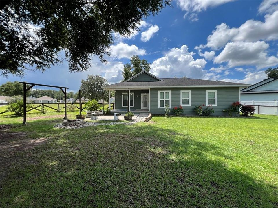 For Sale: $280,000 (3 beds, 2 baths, 1330 Square Feet)