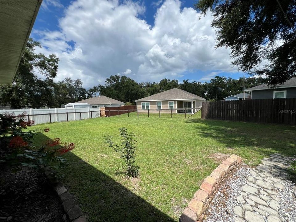 For Sale: $280,000 (3 beds, 2 baths, 1330 Square Feet)