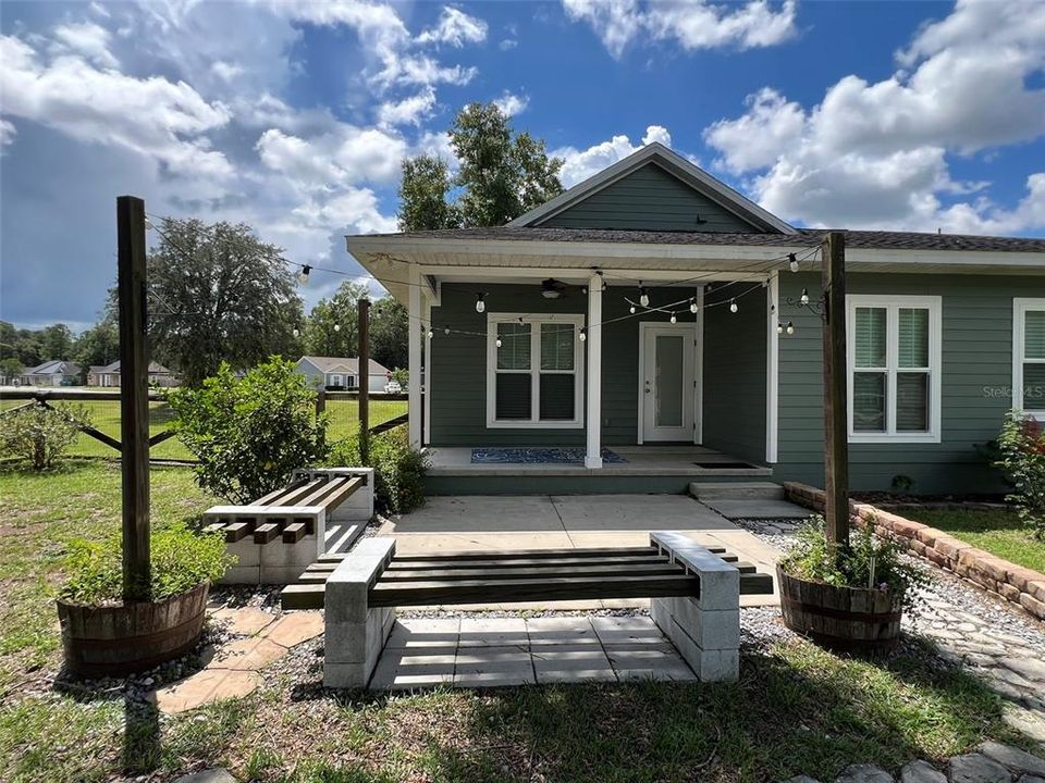 For Sale: $280,000 (3 beds, 2 baths, 1330 Square Feet)