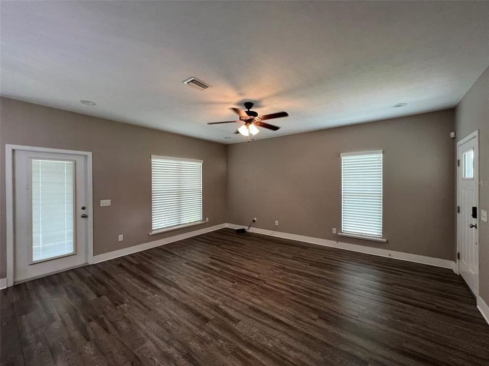 For Sale: $280,000 (3 beds, 2 baths, 1330 Square Feet)