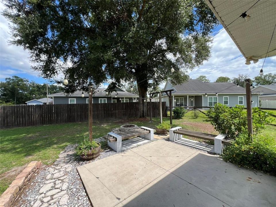 For Sale: $280,000 (3 beds, 2 baths, 1330 Square Feet)