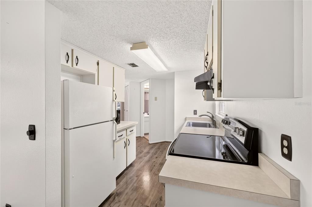 For Sale: $117,500 (2 beds, 2 baths, 840 Square Feet)
