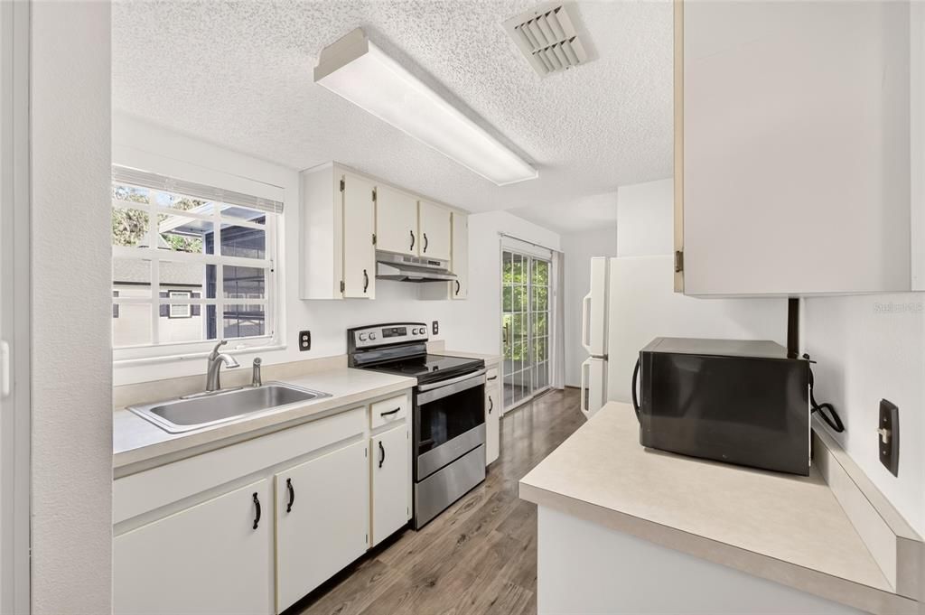 For Sale: $117,500 (2 beds, 2 baths, 840 Square Feet)