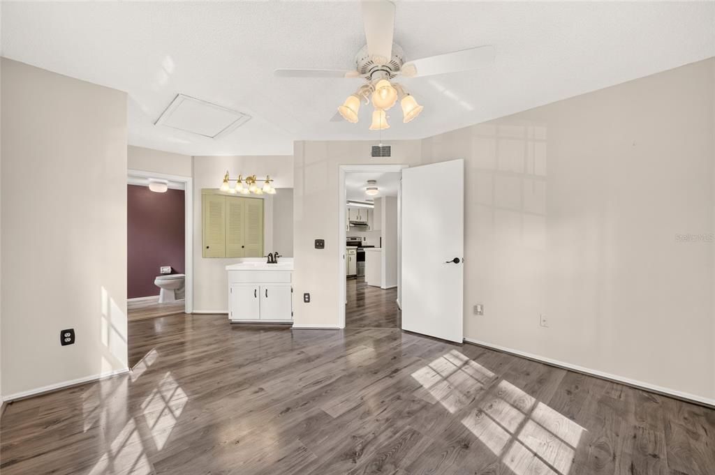 For Sale: $117,500 (2 beds, 2 baths, 840 Square Feet)