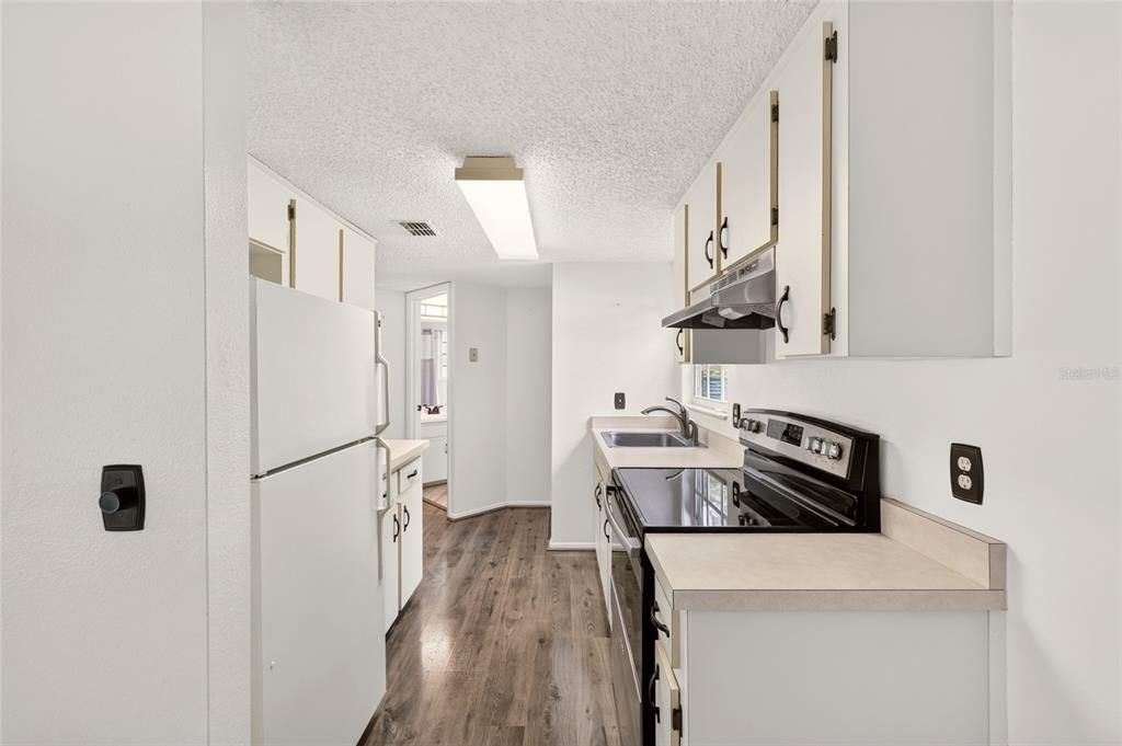 For Sale: $117,500 (2 beds, 2 baths, 840 Square Feet)