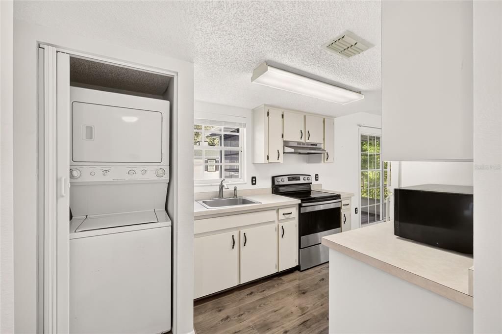 For Sale: $117,500 (2 beds, 2 baths, 840 Square Feet)