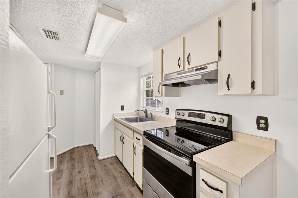 For Sale: $117,500 (2 beds, 2 baths, 840 Square Feet)
