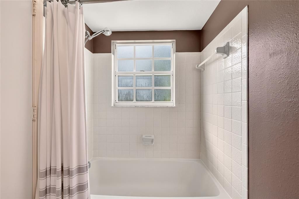 For Sale: $117,500 (2 beds, 2 baths, 840 Square Feet)