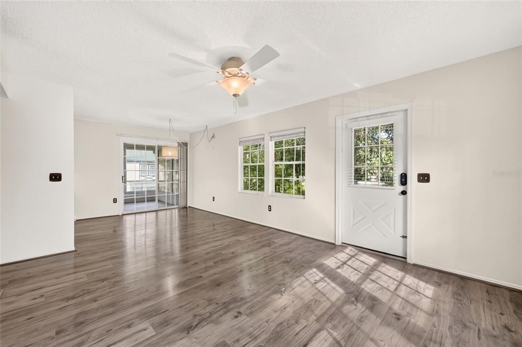 For Sale: $117,500 (2 beds, 2 baths, 840 Square Feet)