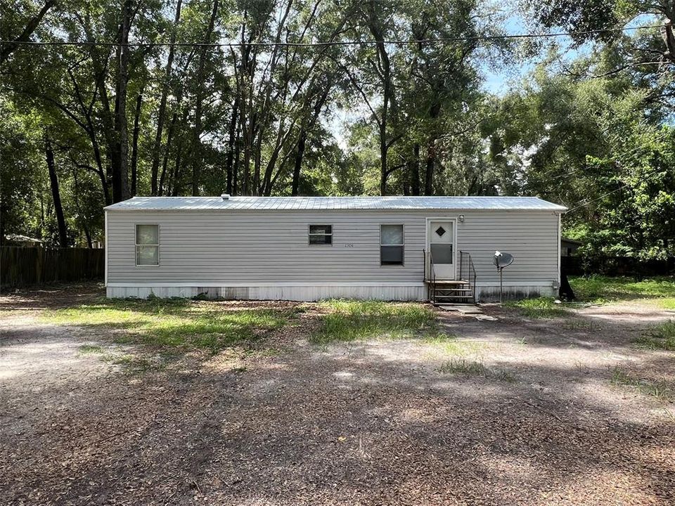 For Rent: $1,400 (2 beds, 1 baths, 672 Square Feet)