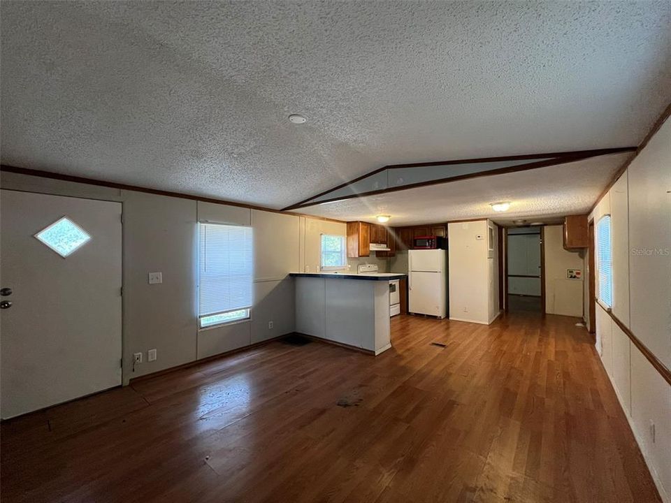 For Rent: $1,400 (2 beds, 1 baths, 672 Square Feet)