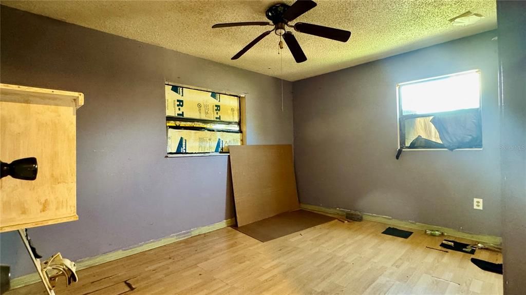 For Sale: $182,000 (4 beds, 3 baths, 1492 Square Feet)