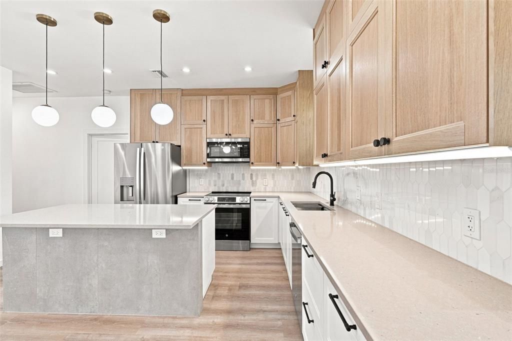 For Sale: $449,000 (3 beds, 2 baths, 1662 Square Feet)