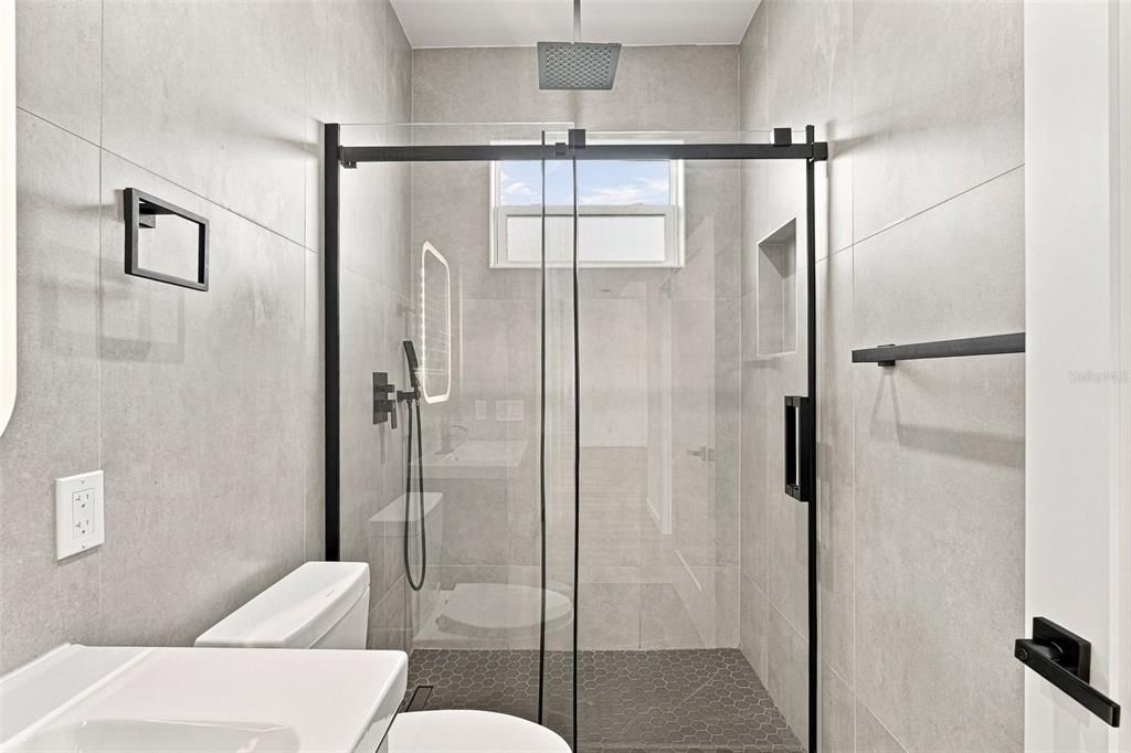 For Sale: $449,000 (3 beds, 2 baths, 1662 Square Feet)