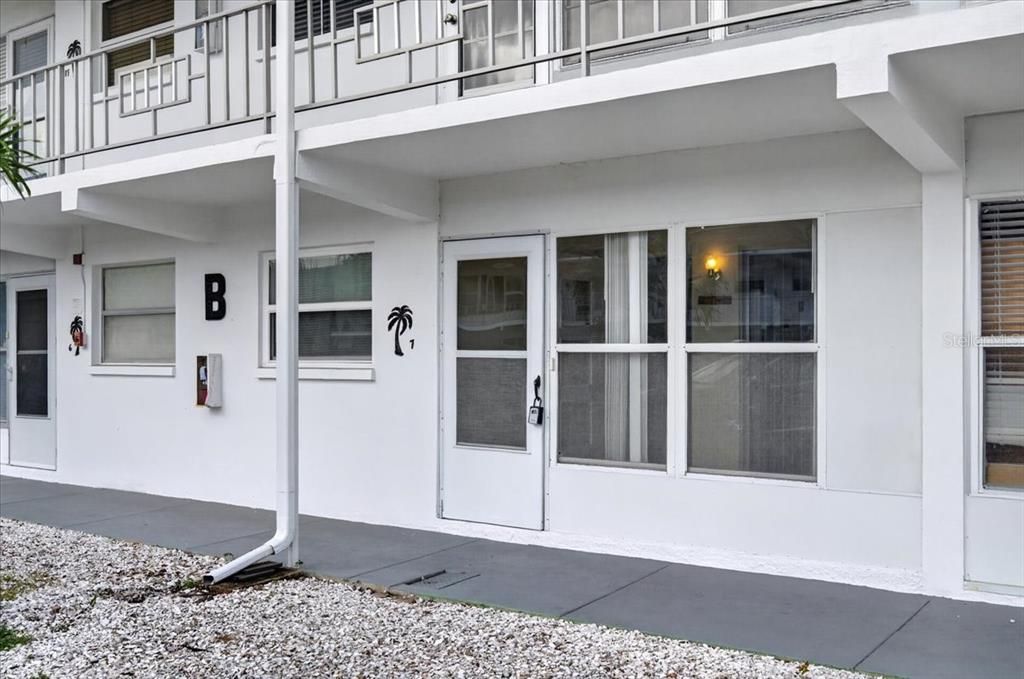 For Sale: $69,900 (1 beds, 1 baths, 705 Square Feet)