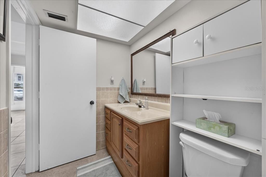 For Sale: $69,900 (1 beds, 1 baths, 705 Square Feet)