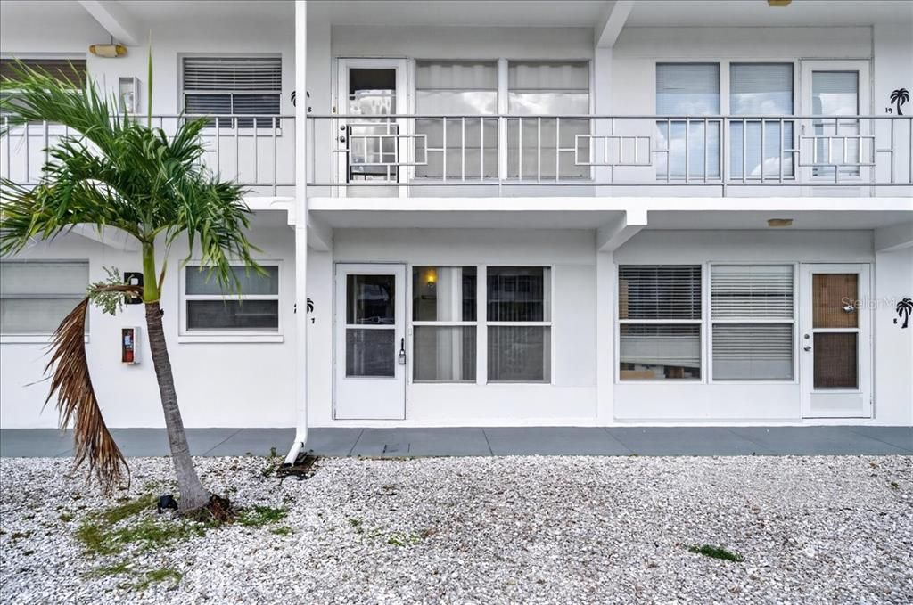 For Sale: $69,900 (1 beds, 1 baths, 705 Square Feet)