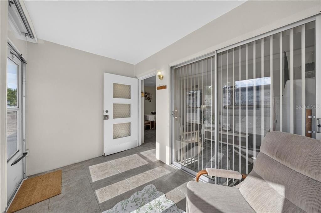 For Sale: $69,900 (1 beds, 1 baths, 705 Square Feet)