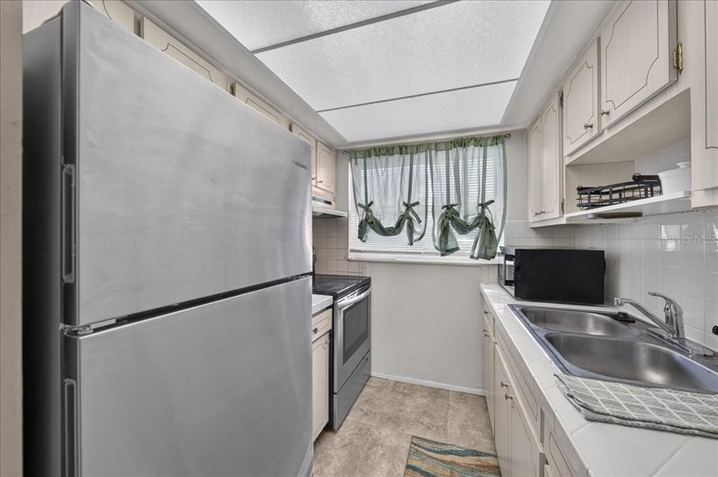 For Sale: $69,900 (1 beds, 1 baths, 705 Square Feet)