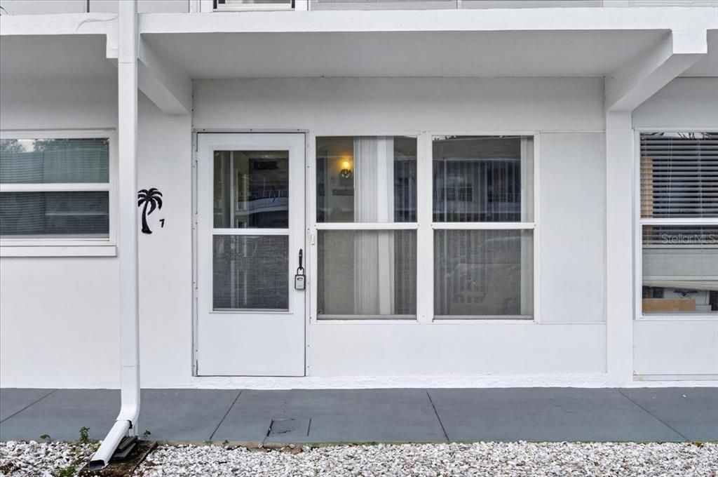 For Sale: $69,900 (1 beds, 1 baths, 705 Square Feet)