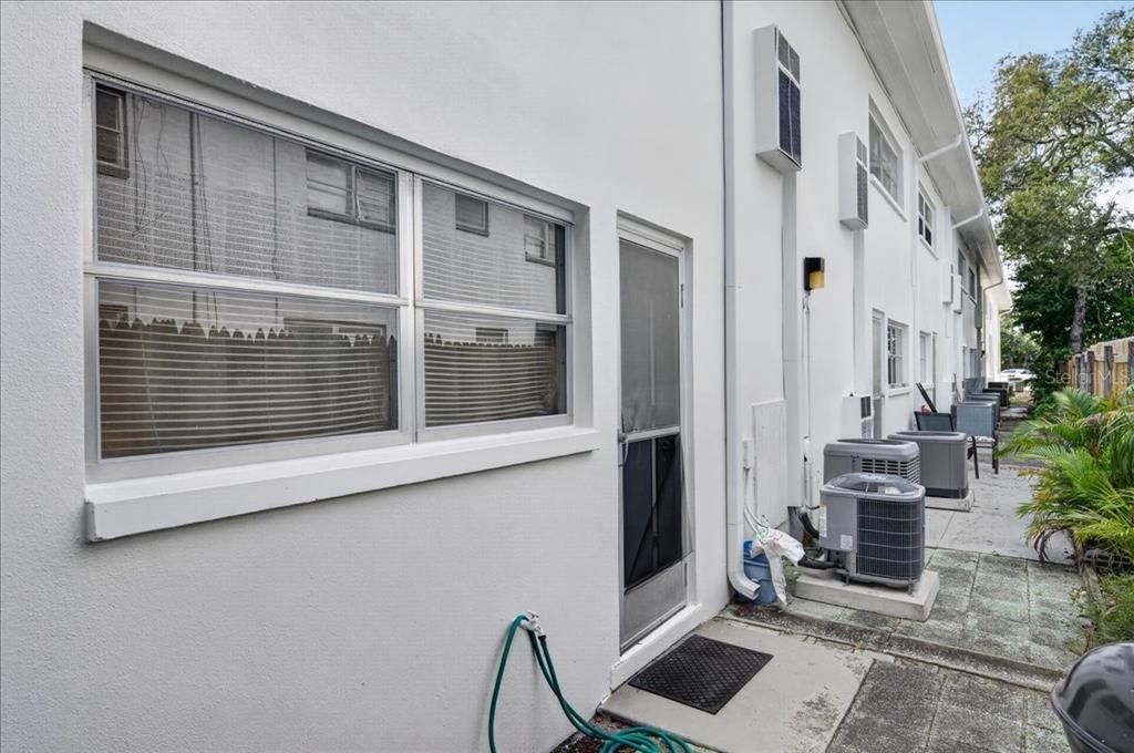 For Sale: $69,900 (1 beds, 1 baths, 705 Square Feet)