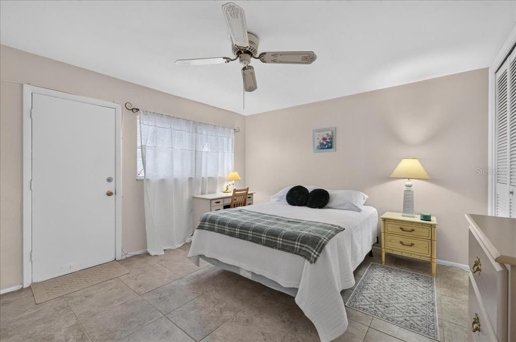 For Sale: $69,900 (1 beds, 1 baths, 705 Square Feet)