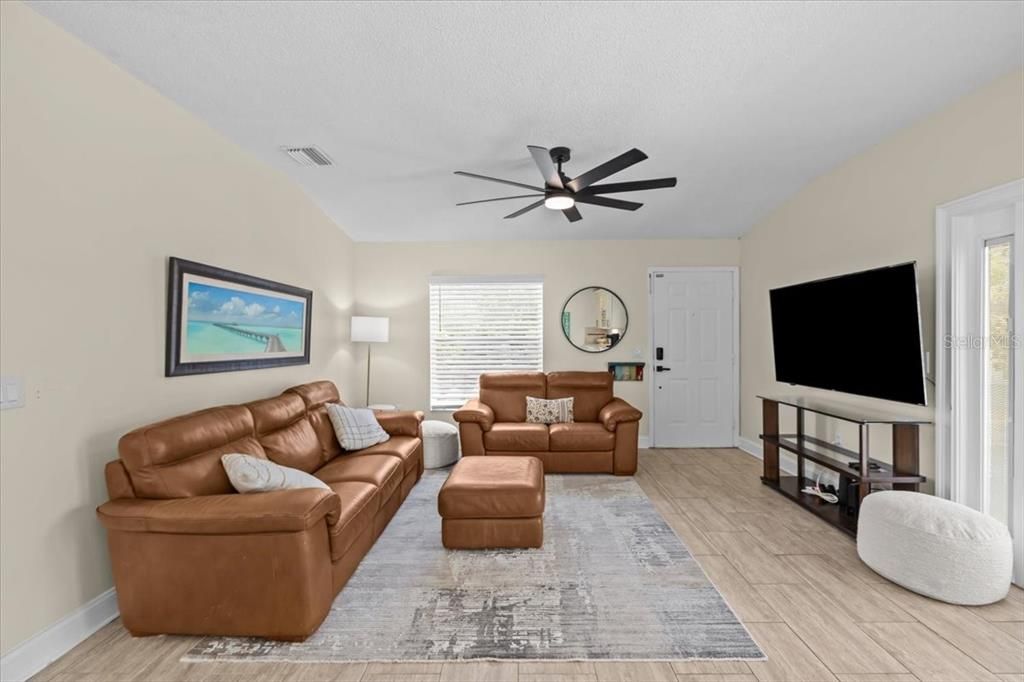 For Sale: $539,000 (3 beds, 3 baths, 1517 Square Feet)
