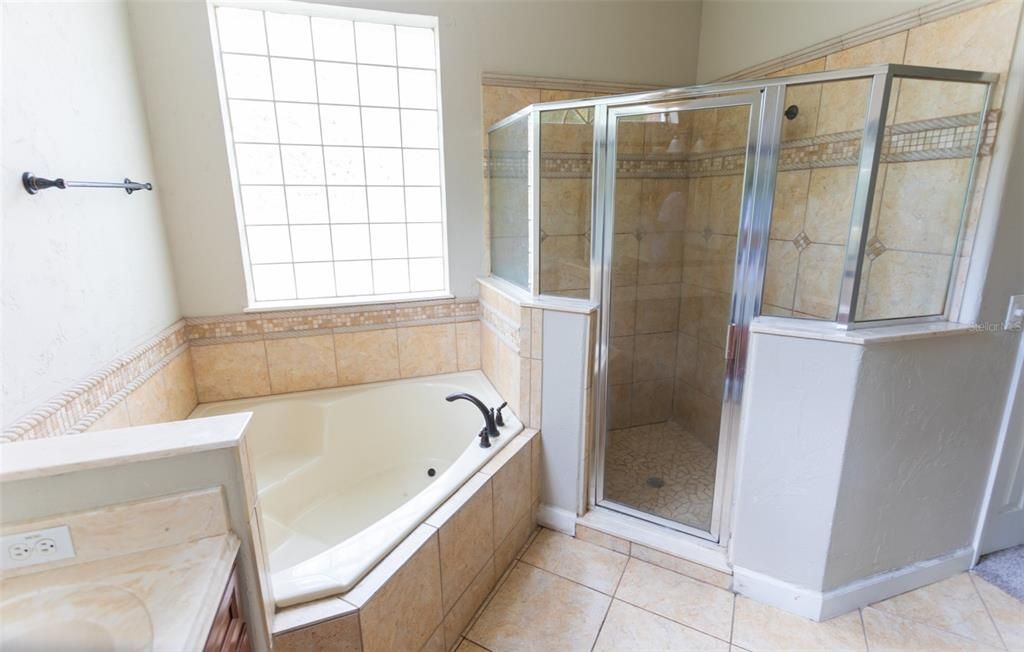 For Rent: $3,600 (4 beds, 2 baths, 2500 Square Feet)