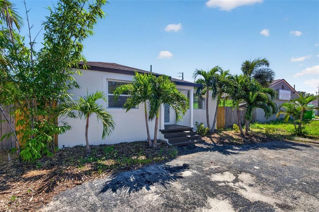 For Sale: $295,000 (2 beds, 1 baths, 1054 Square Feet)