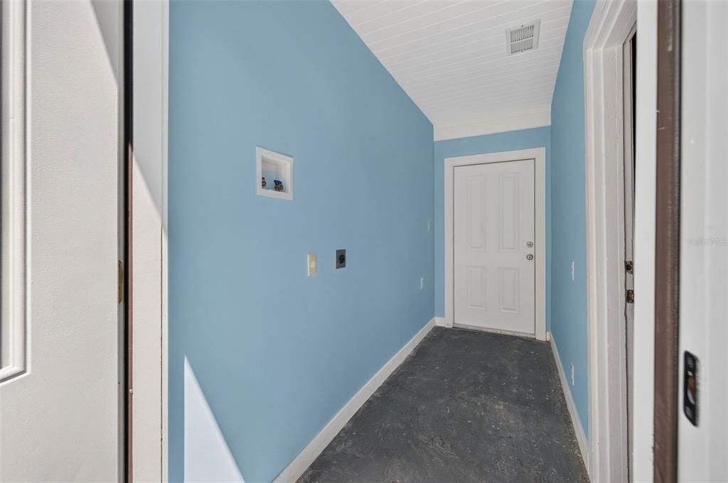For Sale: $295,000 (2 beds, 1 baths, 1054 Square Feet)