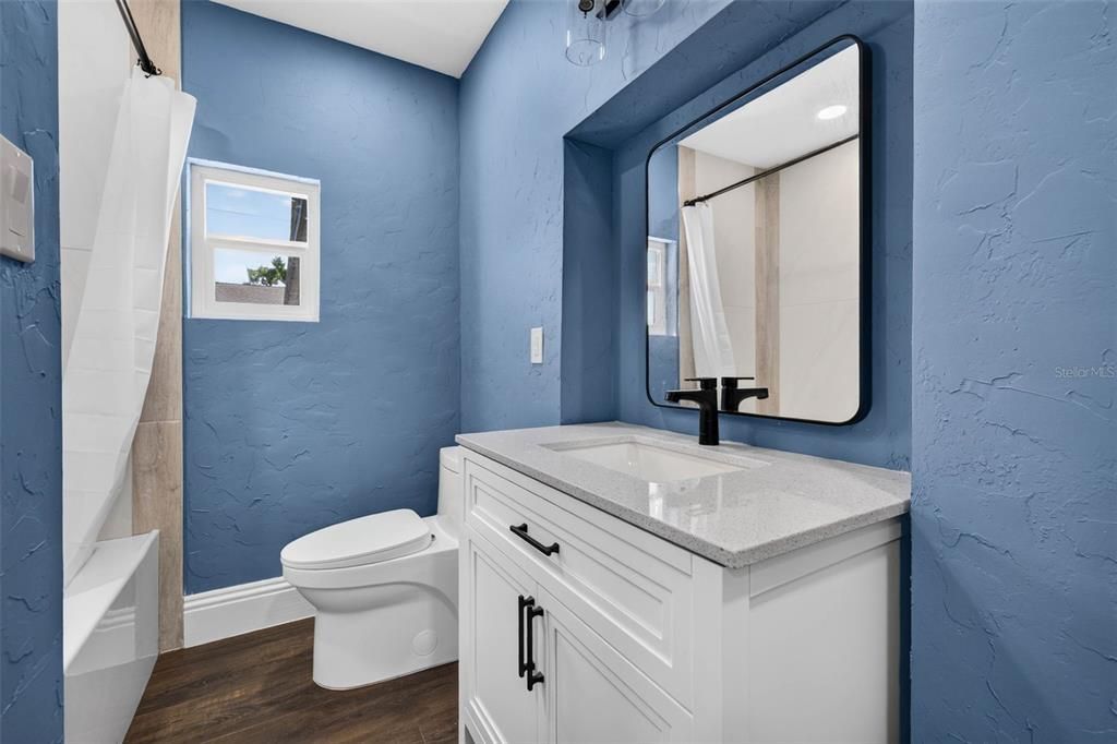 For Sale: $295,000 (2 beds, 1 baths, 1054 Square Feet)