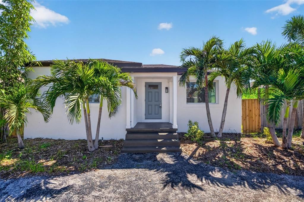 For Sale: $295,000 (2 beds, 1 baths, 1054 Square Feet)