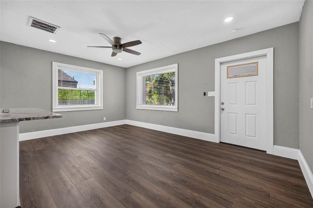 For Sale: $295,000 (2 beds, 1 baths, 1054 Square Feet)