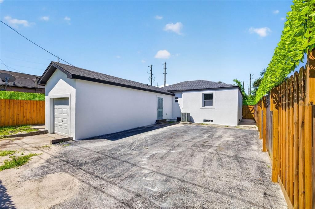 For Sale: $295,000 (2 beds, 1 baths, 1054 Square Feet)