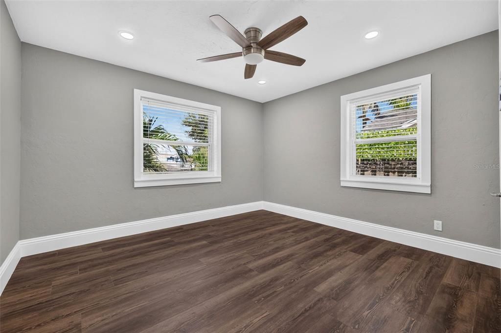 For Sale: $295,000 (2 beds, 1 baths, 1054 Square Feet)