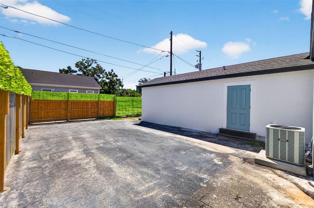 For Sale: $295,000 (2 beds, 1 baths, 1054 Square Feet)