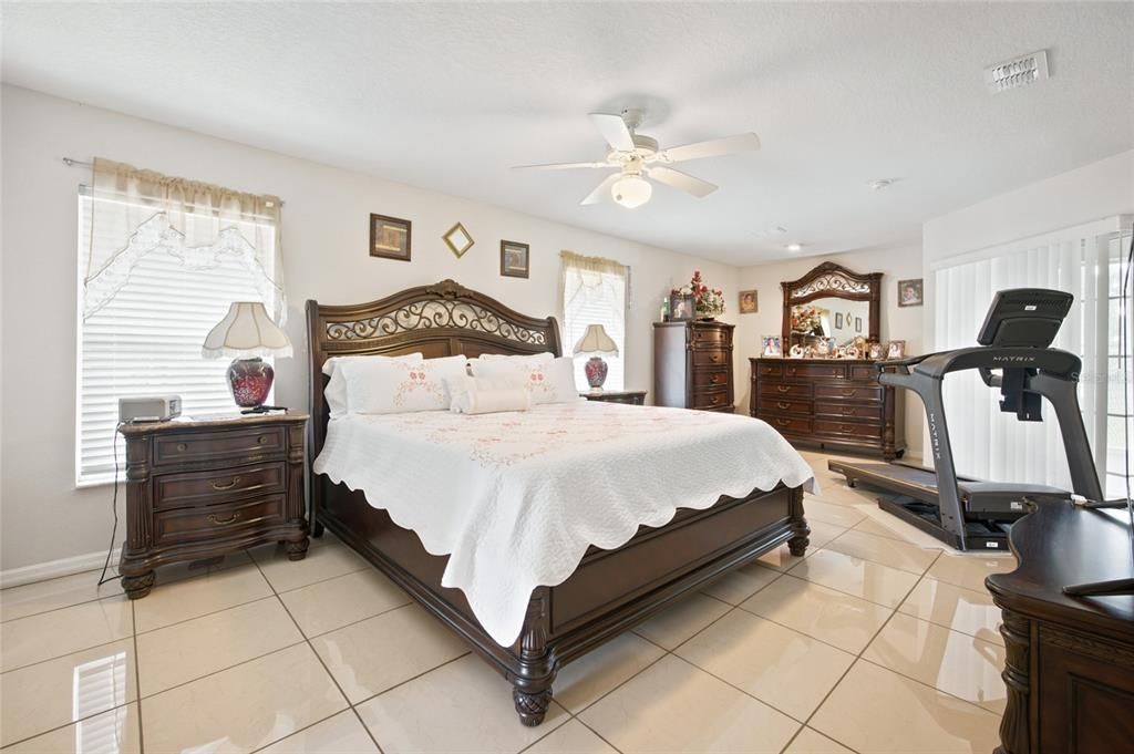 For Sale: $549,999 (3 beds, 2 baths, 2172 Square Feet)