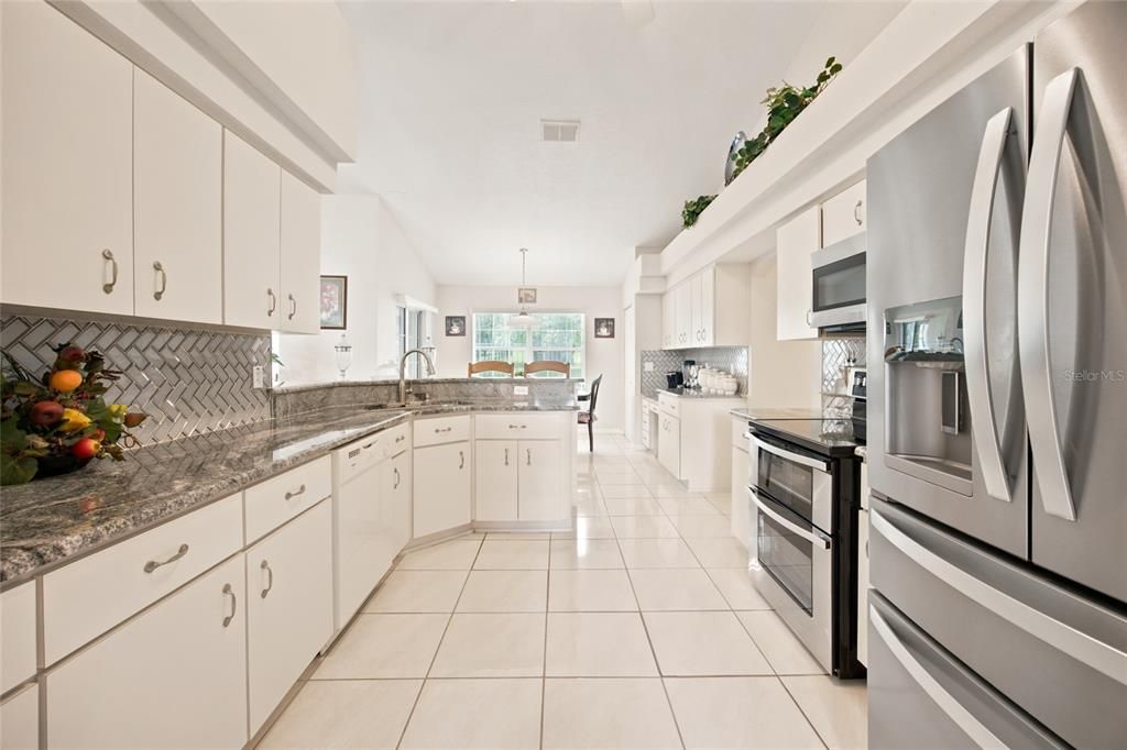 For Sale: $549,999 (3 beds, 2 baths, 2172 Square Feet)