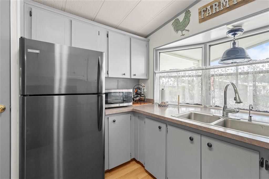 For Sale: $159,900 (2 beds, 2 baths, 1248 Square Feet)