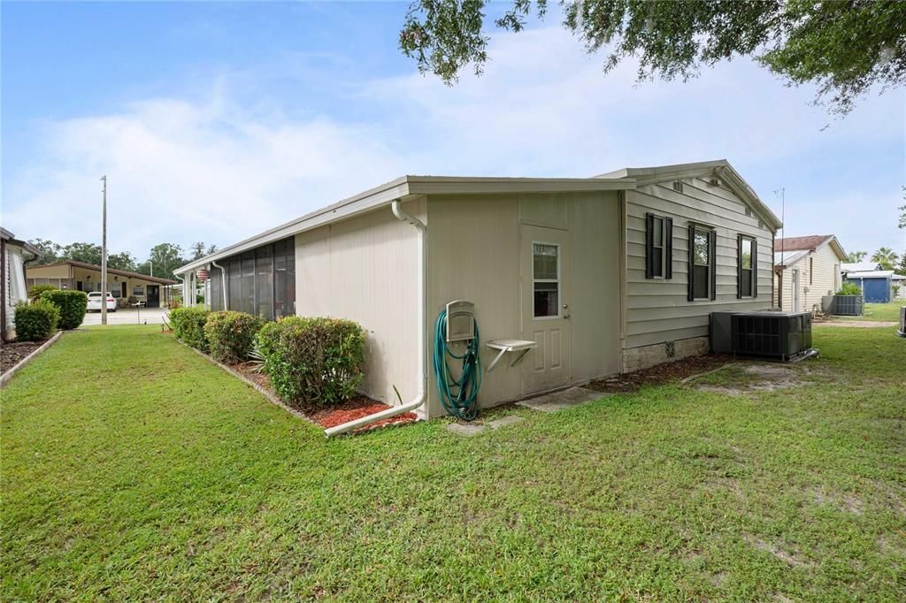 For Sale: $159,900 (2 beds, 2 baths, 1248 Square Feet)