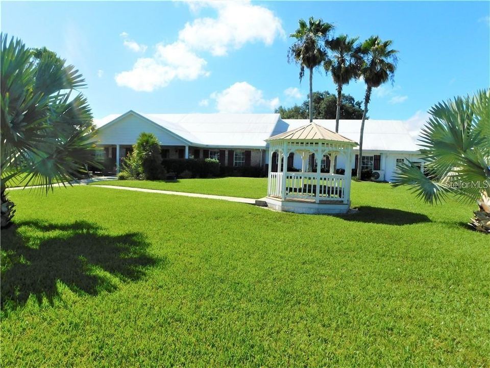 For Sale: $159,900 (2 beds, 2 baths, 1248 Square Feet)