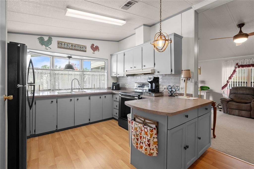 For Sale: $159,900 (2 beds, 2 baths, 1248 Square Feet)