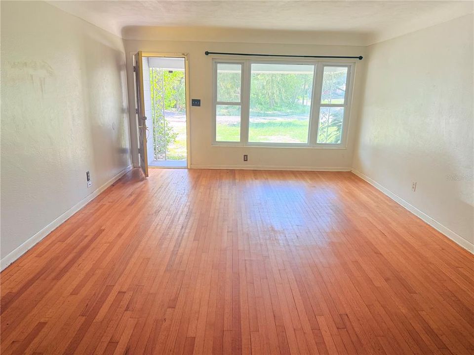 For Rent: $2,700 (3 beds, 2 baths, 1492 Square Feet)