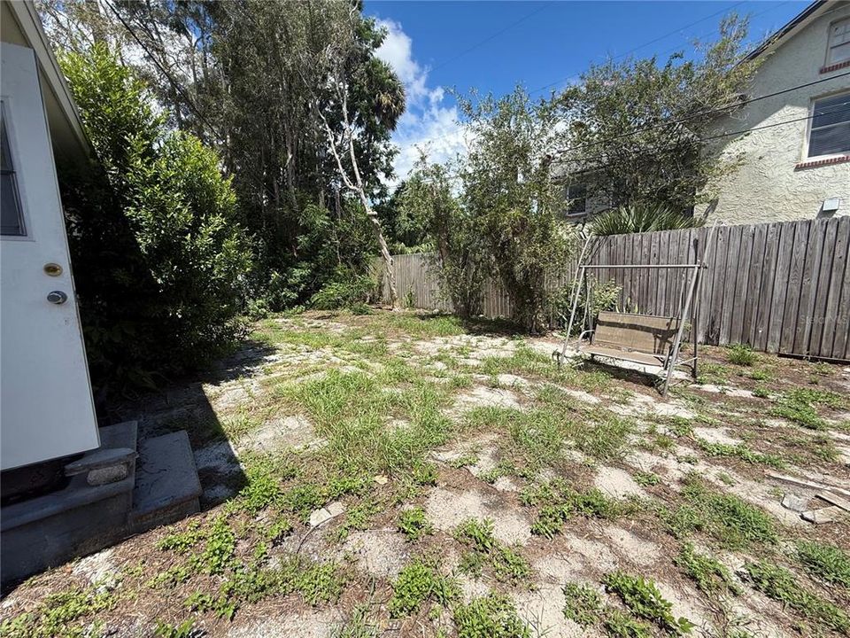 For Rent: $2,700 (3 beds, 2 baths, 1492 Square Feet)