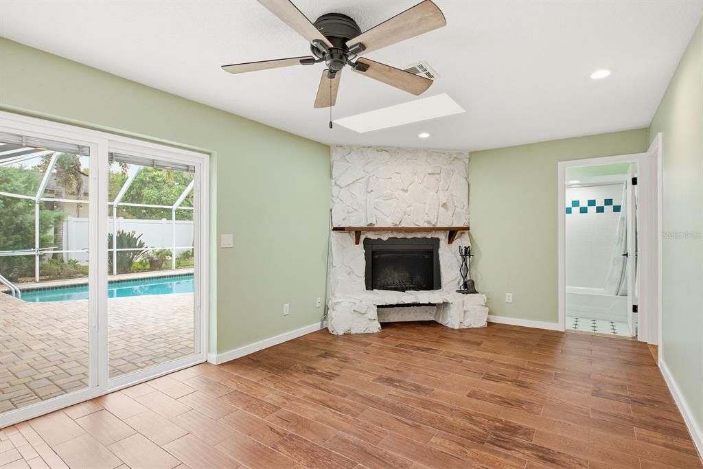 Active With Contract: $599,900 (4 beds, 2 baths, 1737 Square Feet)