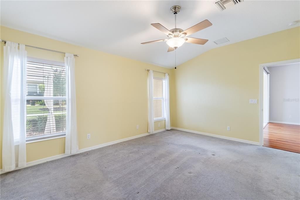 For Sale: $349,900 (3 beds, 2 baths, 1719 Square Feet)